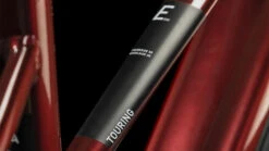 Cube Touring Hybrid Exc 625 2024 Dames -Cube Shop Cube Touring hybrid Exc 625 2023 trapze rood B 2492