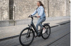 Le Velo Colmar 2022 Dames -Cube Shop Le Velo colmar sfeer foto 3 gent 51be