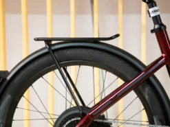 Stromer ST1 Sport M 814Wh Showmodel -Cube Shop STROMER ST1 DEEP RED SPORT DETAILFOTO ACHTERDRAGER d37a