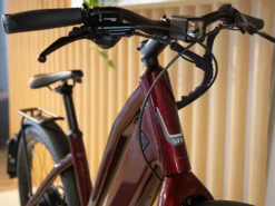 Stromer ST1 Comfort 814Wh Showmodel -Cube Shop STROMER ST1 DEEP RED VOORAANZICHT 2b5a