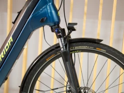 Merida ESpresso 700 Dames 48cm Showmodel 10 Merida ESpresso 700 Dames 48cm Showmodel -Cube Shop merida espresso 700 detailfoto voorvork lamp