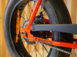 Super73 ZG Showmodel -Cube Shop super73 zg detailfoto ketting