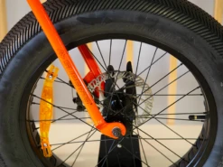 Super73 ZG Showmodel -Cube Shop super73 zg detailfoto remschijf