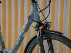 Victoria ETrekking 6.3 48cm Dames Showmodel -Cube Shop victoria etrekking 6.3 detailfoto4 lamp voorvork